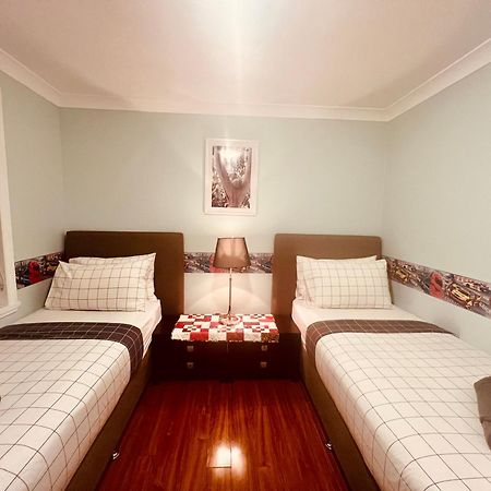 Spacious 6 Bedroom Holiday Home 15 Min Away From Melbourne Airport Sydenham Екстериор снимка
