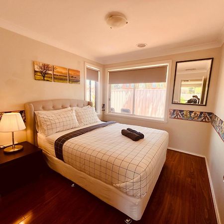 Spacious 6 Bedroom Holiday Home 15 Min Away From Melbourne Airport Sydenham Екстериор снимка
