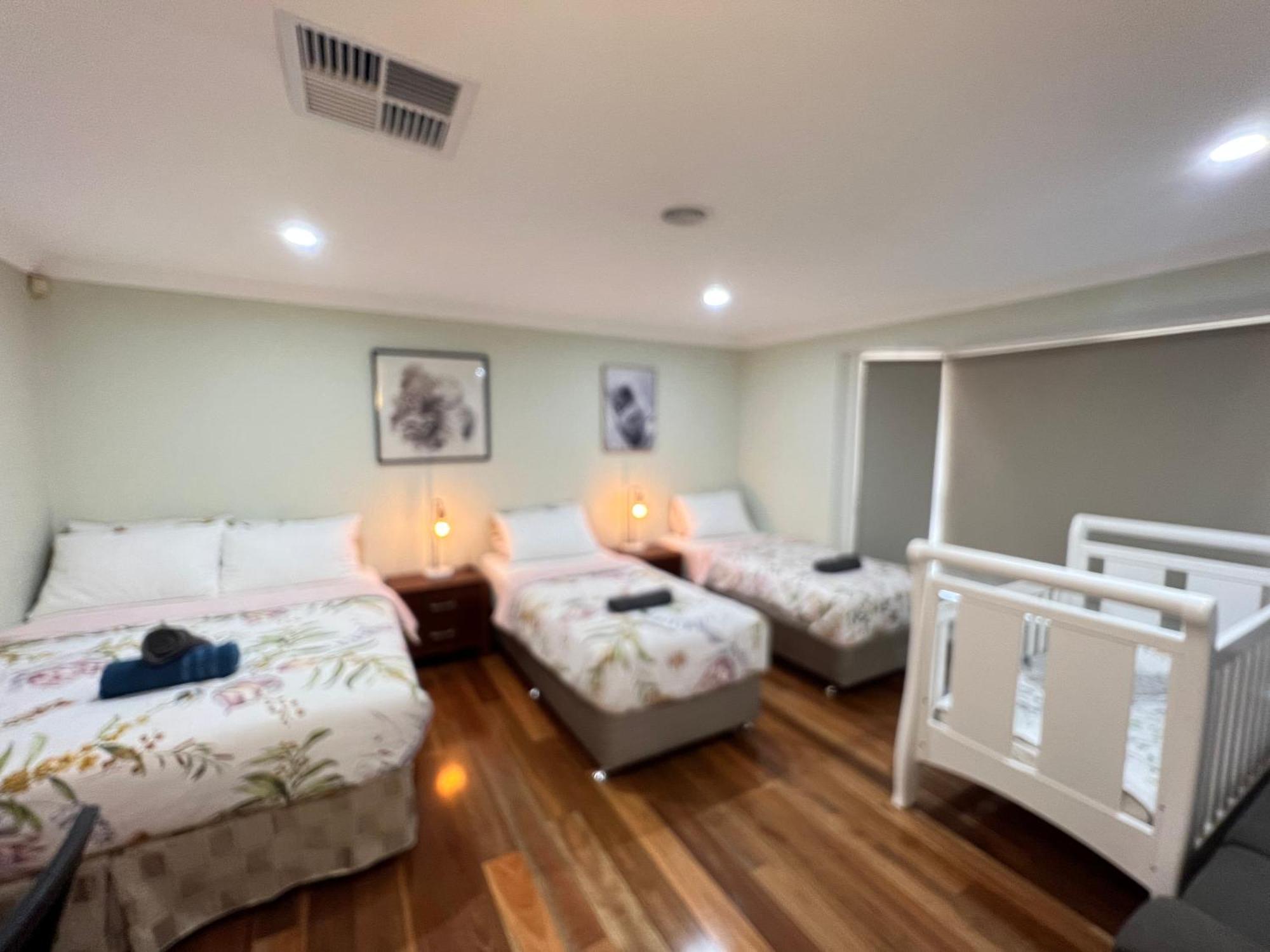 Spacious 6 Bedroom Holiday Home 15 Min Away From Melbourne Airport Sydenham Екстериор снимка