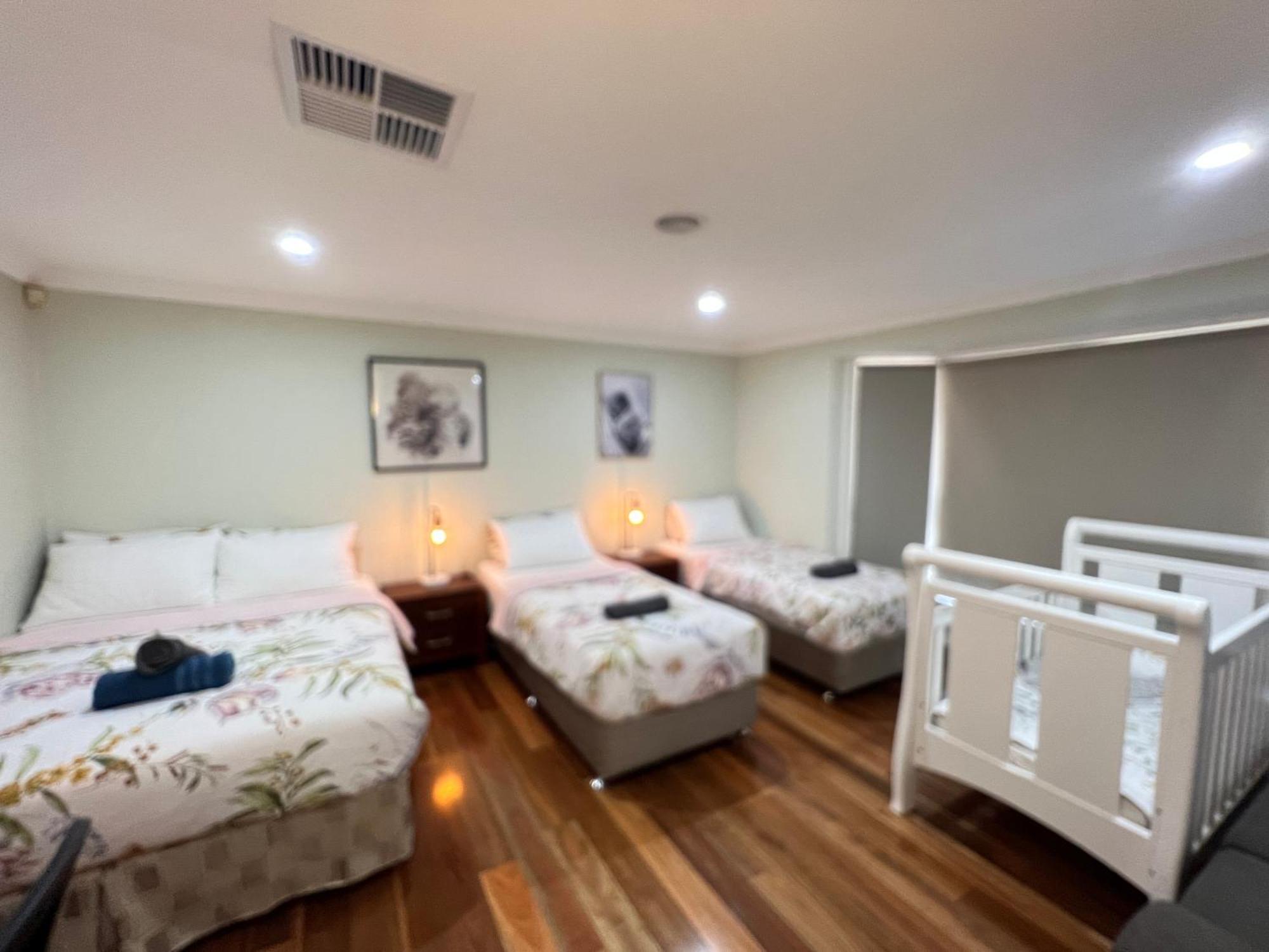 Spacious 6 Bedroom Holiday Home 15 Min Away From Melbourne Airport Sydenham Екстериор снимка