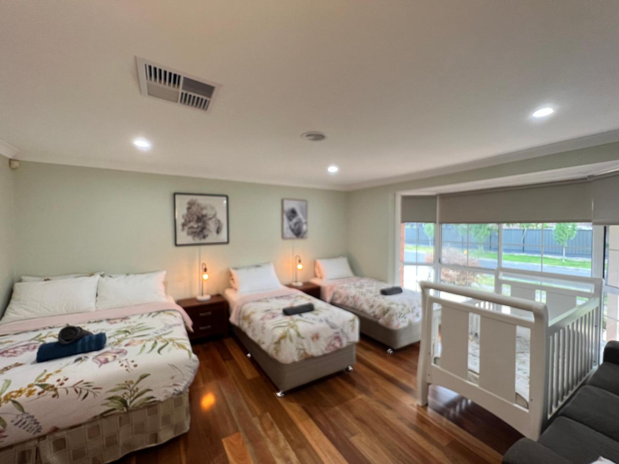 Spacious 6 Bedroom Holiday Home 15 Min Away From Melbourne Airport Sydenham Екстериор снимка