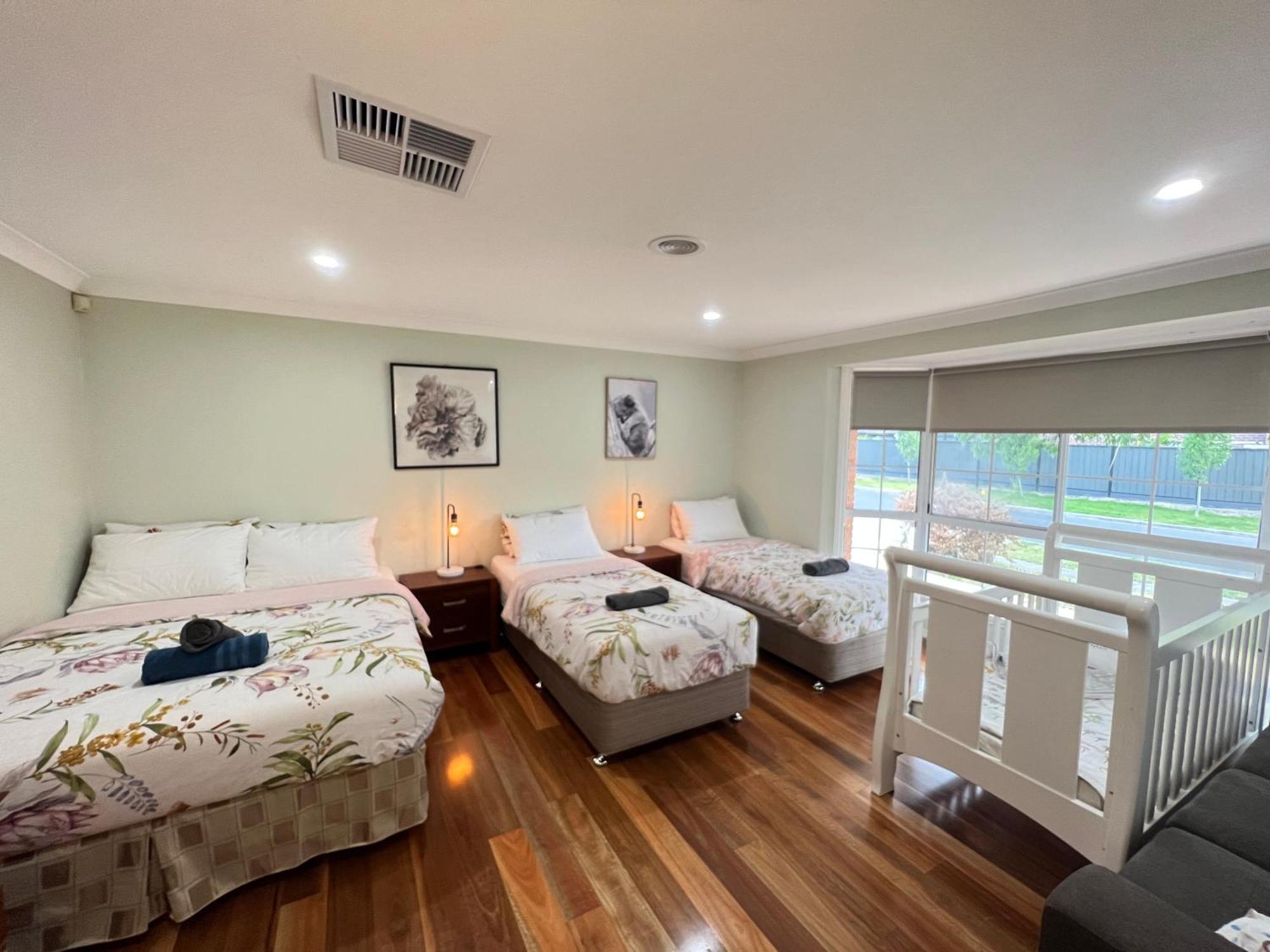 Spacious 6 Bedroom Holiday Home 15 Min Away From Melbourne Airport Sydenham Екстериор снимка