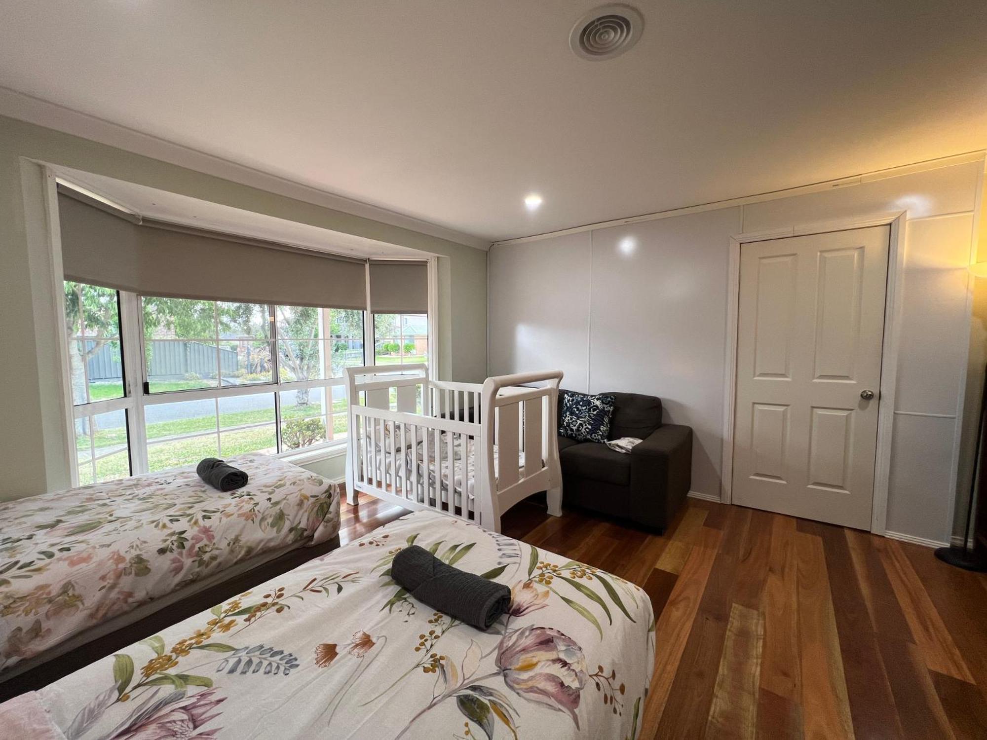 Spacious 6 Bedroom Holiday Home 15 Min Away From Melbourne Airport Sydenham Екстериор снимка