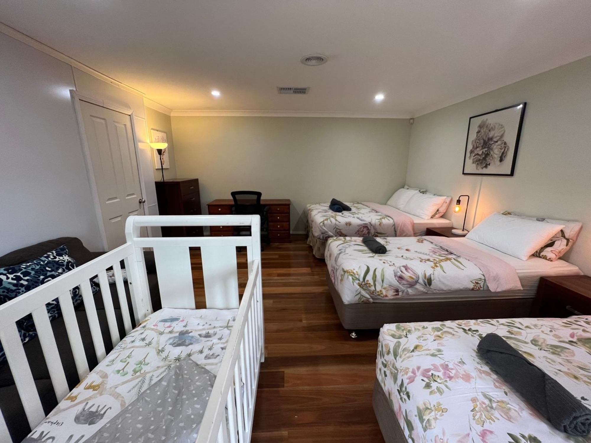 Spacious 6 Bedroom Holiday Home 15 Min Away From Melbourne Airport Sydenham Екстериор снимка